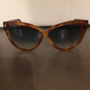 BRAND NEW Authentic Tom Ford sunglasses
